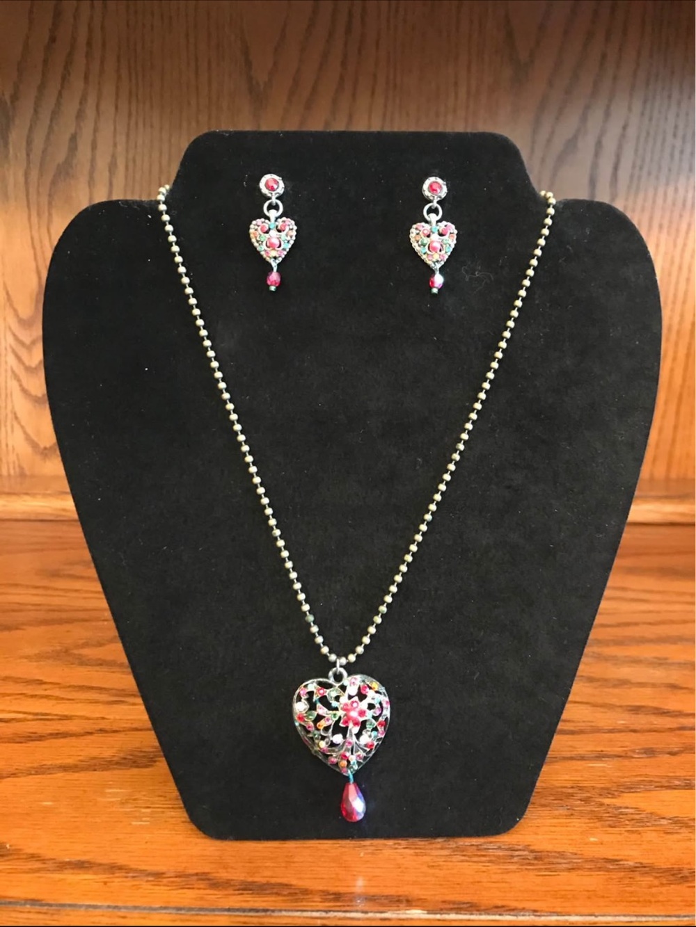 F.A.I.T.H Vintage Floral Heart Pendant Necklace and Earrings Set - Pink